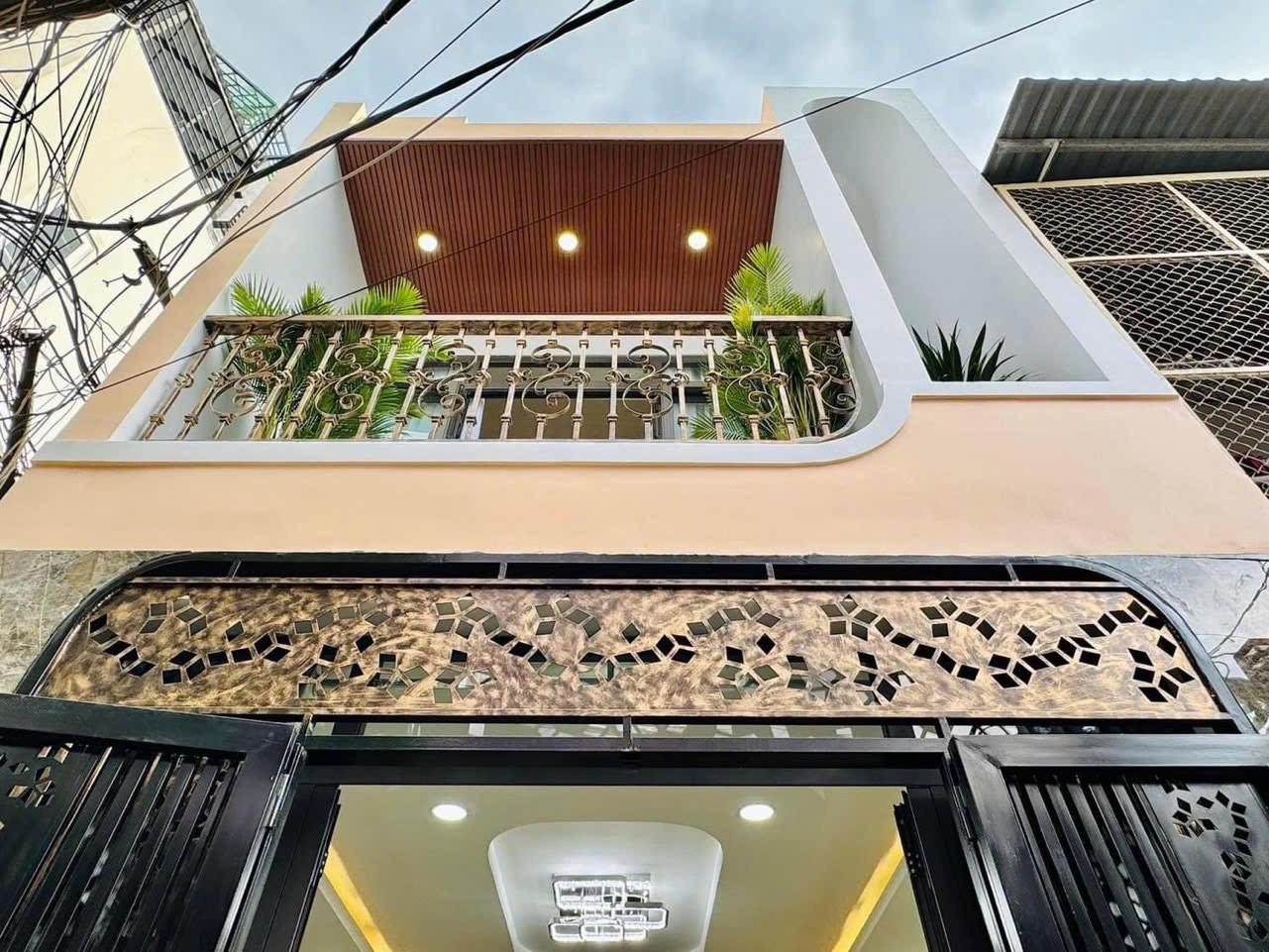 Nhà đẹp bán gấp DT 34,9m2 giá 1tỷ950 đường Hậu Giang P6 Quận 6