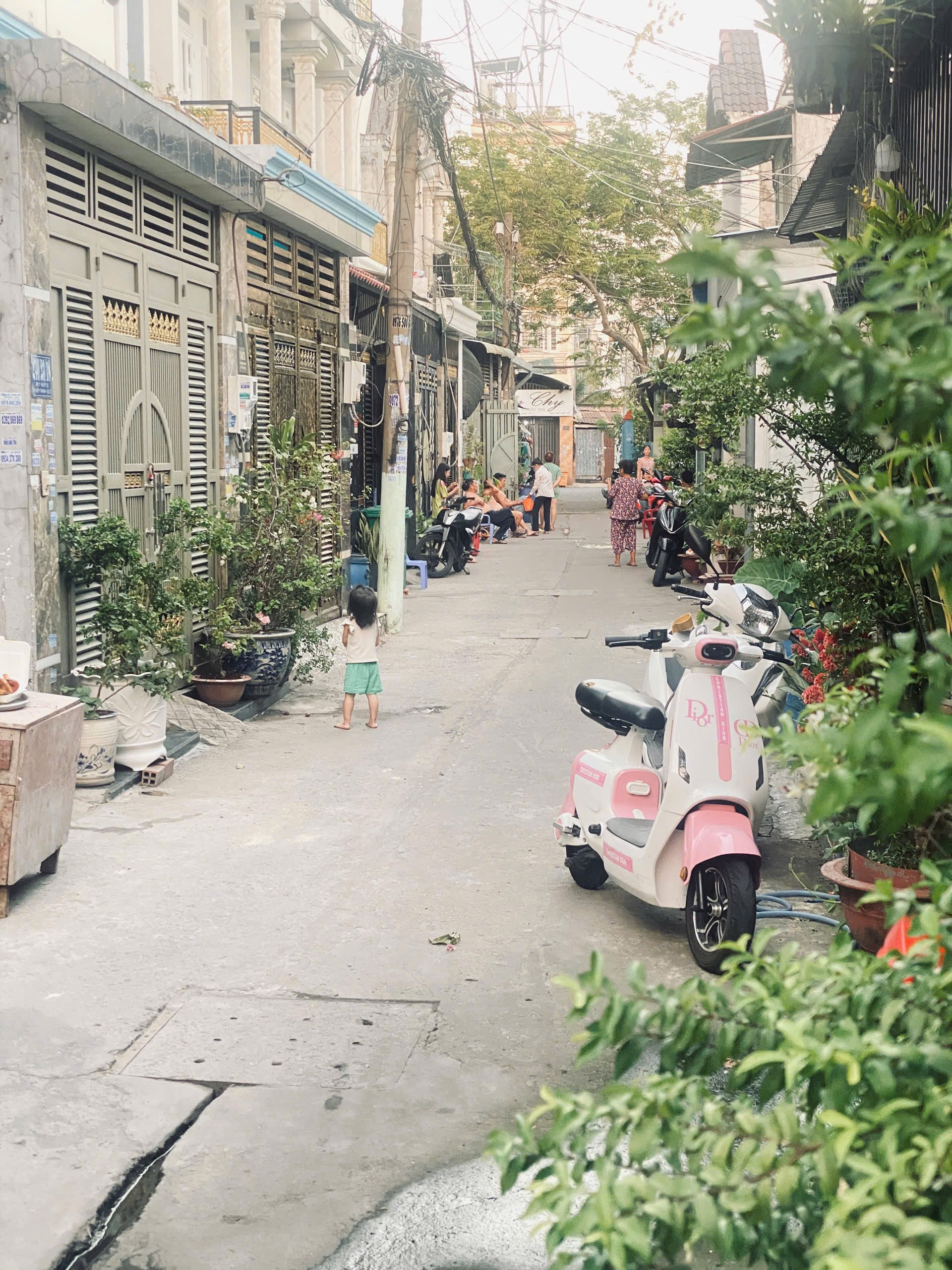 Đất bến xe buyt hiệp thành xe hơi đổ cửa