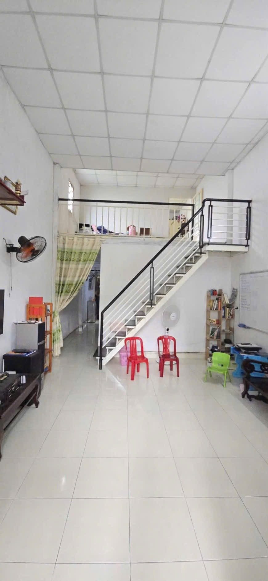 Hơn 1 tỷ nhà hẻm xe tải Hiệp Thành 17 4x15 có 3PN điện nước riêng