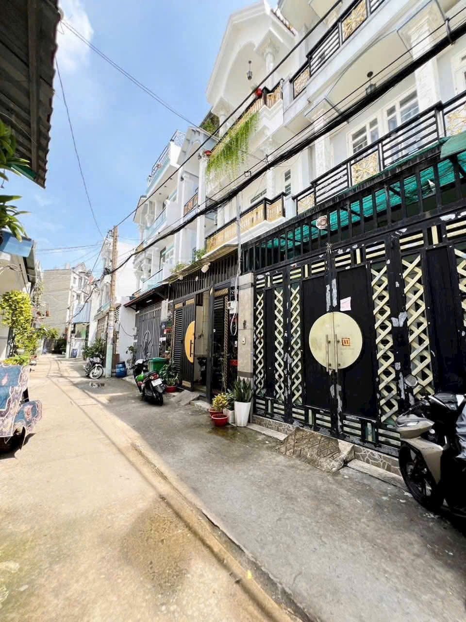 nhà 1/ hẻm 240 HT ,nhà SHR ,giấy hoàn công đầy đủ