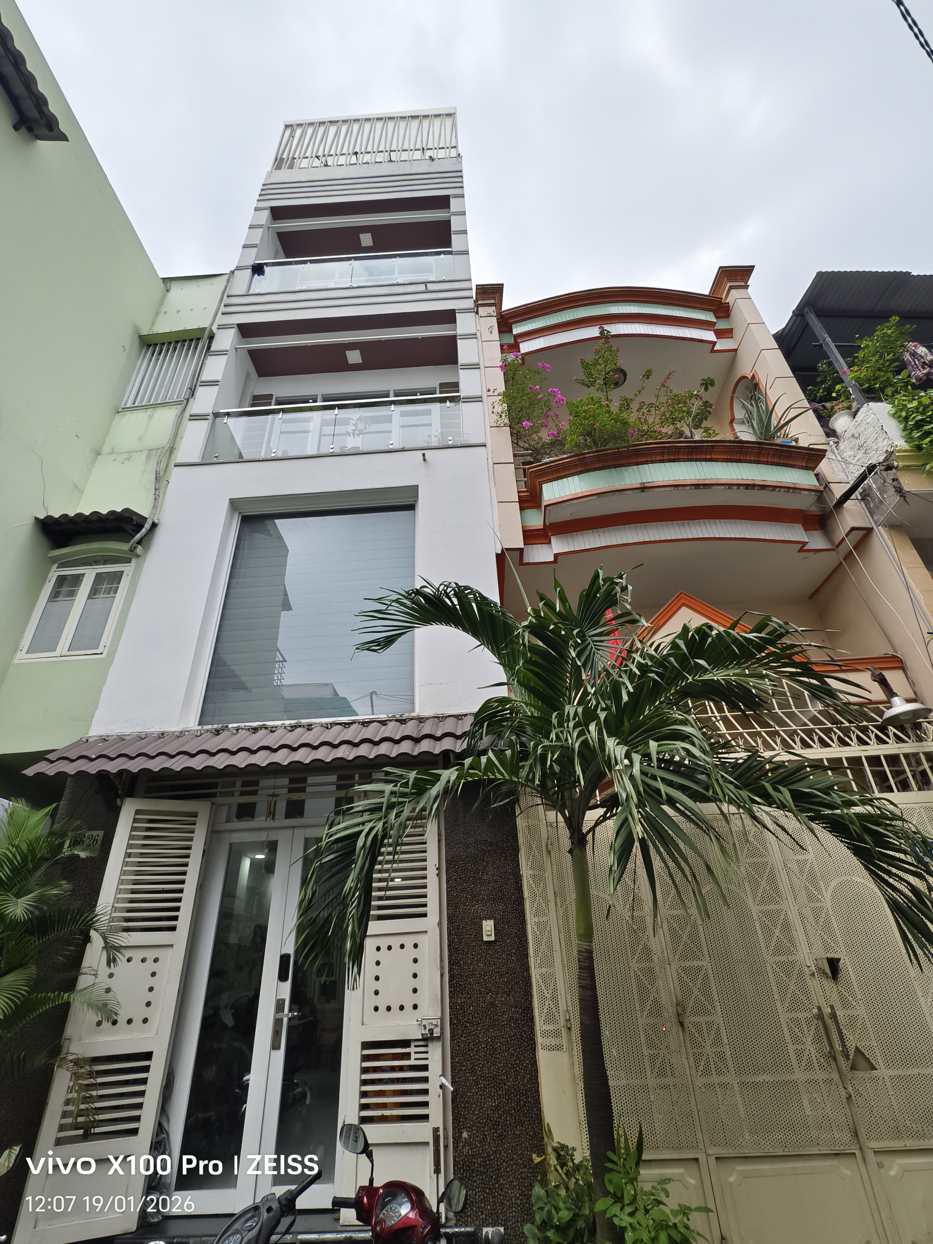 Nhà đẹp 2 MT HXH 5 tầng Quận 10