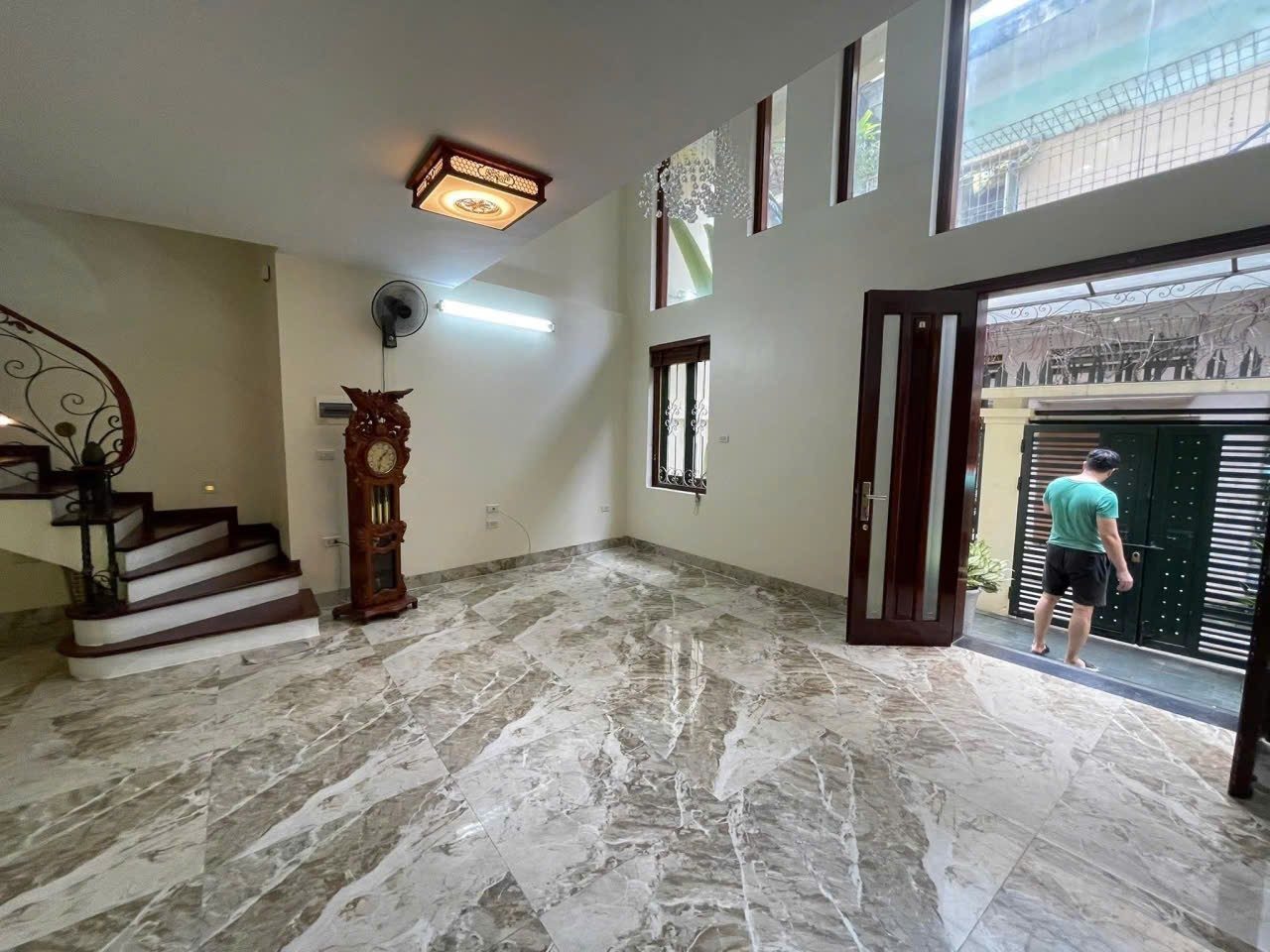 Cho Thuê Nhà Hồ Ba Mẫu - Đống Đa 56M² 5 Tầng 3 Ngủ - Full Nội Thất - Giá Thuê 17tr