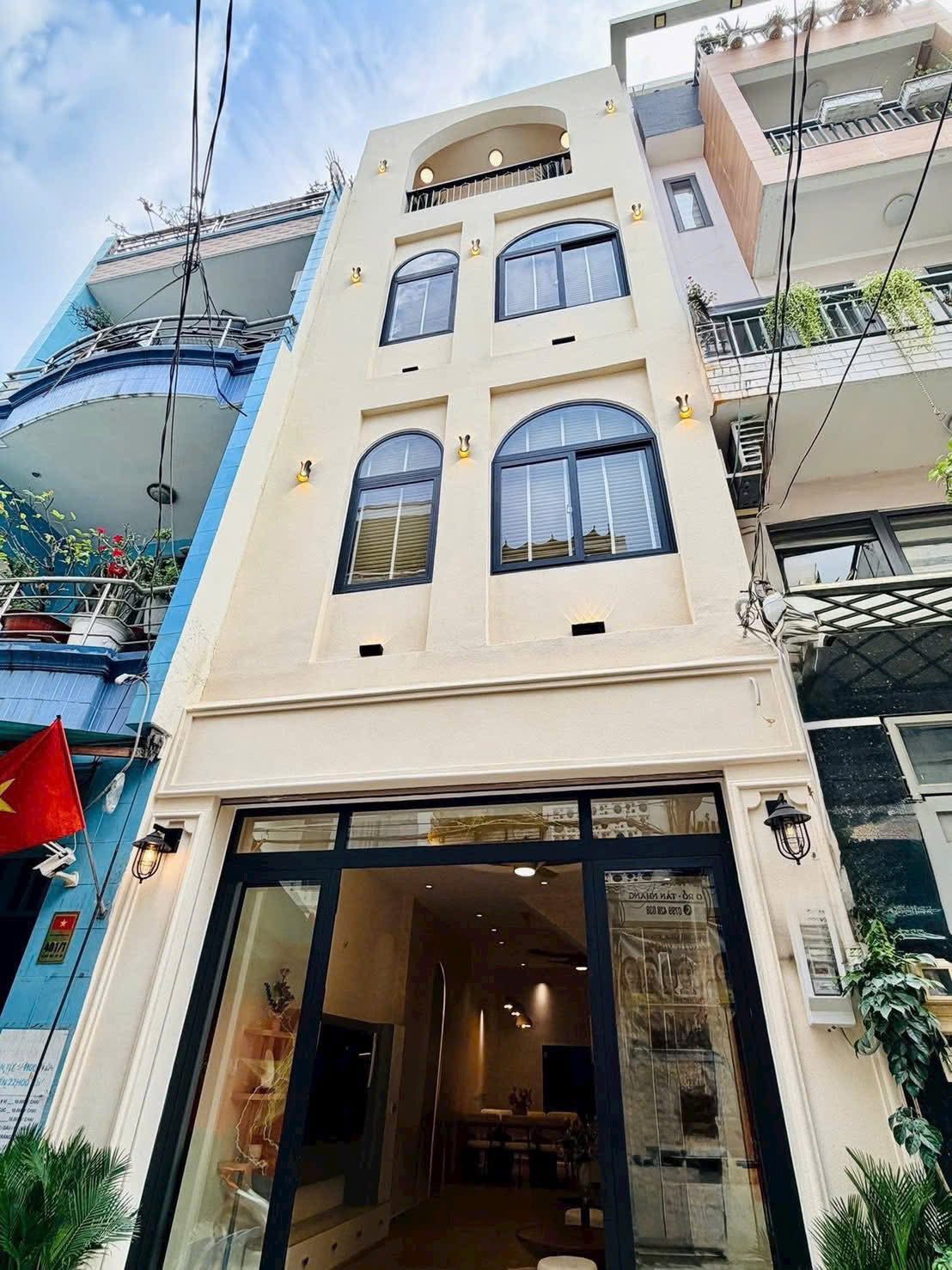Nhà Bà Nữ Cần Bán. Hồ Biểu Chánh, P9 , Q3. Giá 3tỷ 350tr. DT58m2 (4x14,5m). hẻm 5m. Cho thuê 21tr/tháng. Sổ Hồng Riêng chính chủ. 3L-3PN-4WC