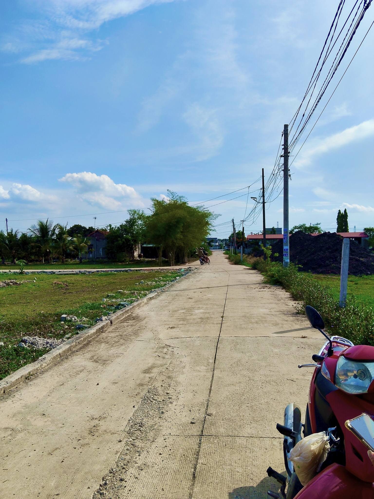 1/ ĐƯỜNG HỒ CHÍ MINH -(5m x 27m) - 800 triệu / nền