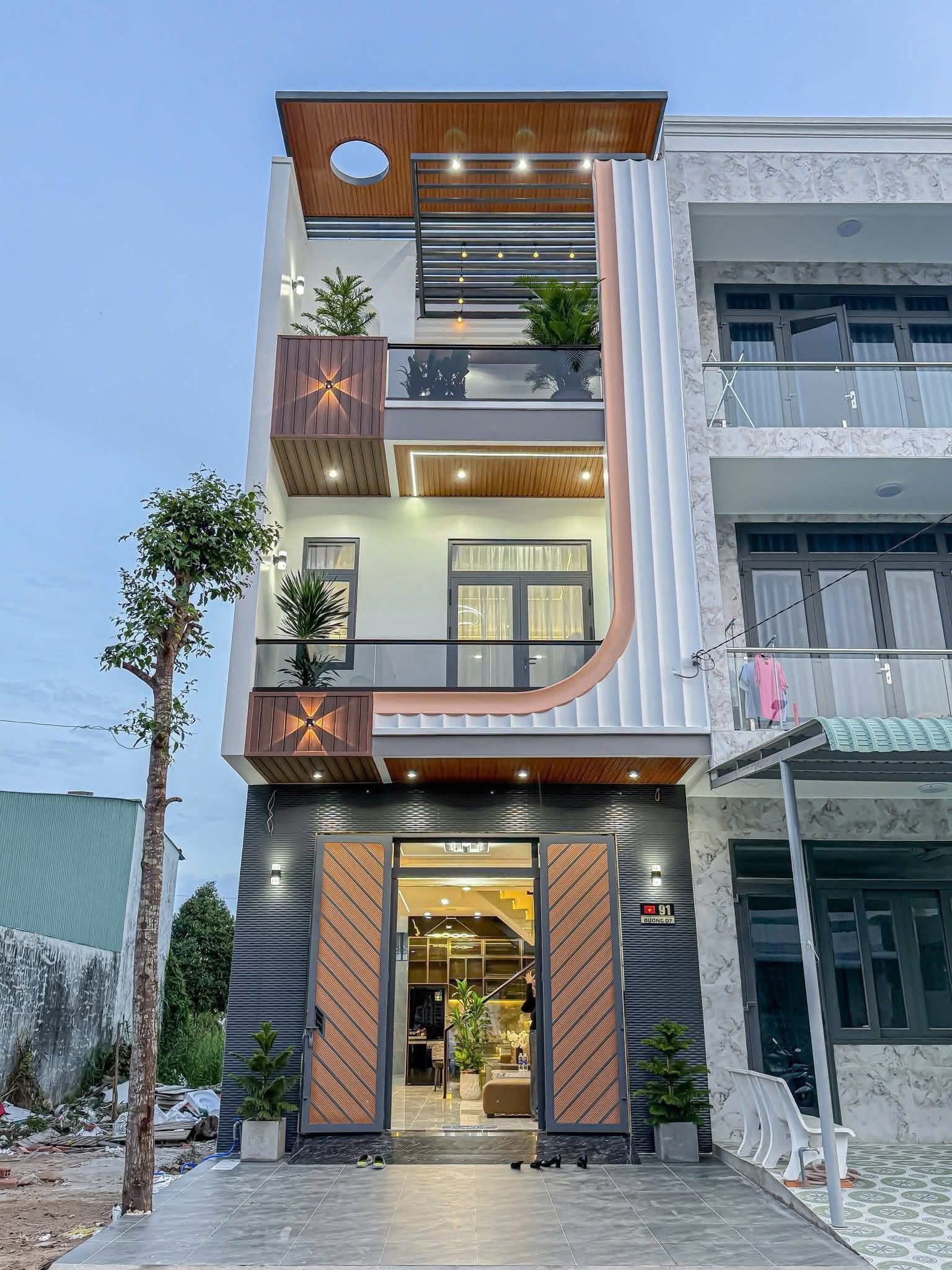 Chính Chủ Gửi Bán Nhà 2 Lầu 4PN - 4WC - DT100m2 - Tương Bình Hiệp - Thủ Dầu Một - Bình Dương