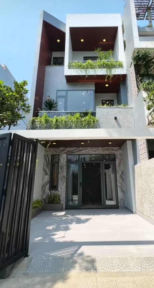 Cần Bán Nhà Mặt Tiền 2 Lầu 4PN 4WC - Sổ Hồng Riêng - TDM - Bình Dương