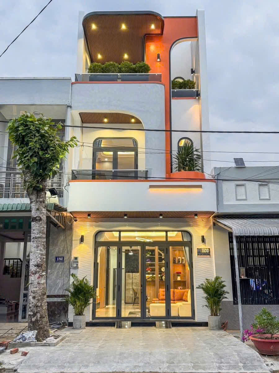Chính Chủ Cần Bán Gấp Nhà 2 Lầu 3PN - Diện Tích 125m2, Giá Chỉ 2,5tỷ, Hồ Văn Cống - Tương Bình Hiệp - Thủ Dầu Một - Bình Dương