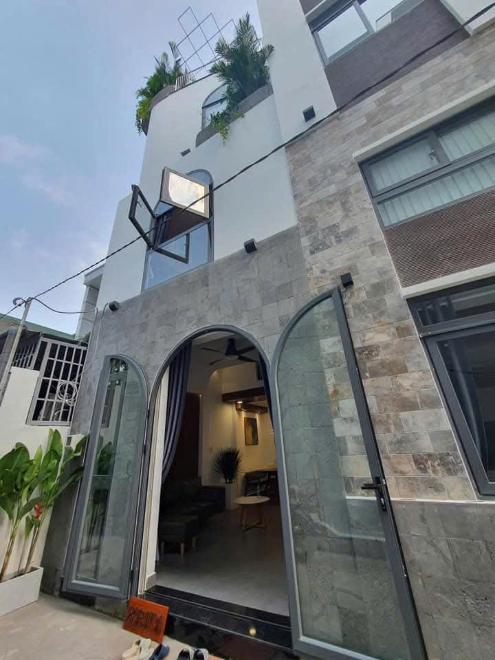 BÁN GẤP NHÀ 4 TẦNG,GIÁ 4 TỶ 650 .GẦN CHỢ PHÚ NHUẬN , Đ.HỒ VĂN HUÊ, P.9, PHÚ NHUẬN. HẺM 5M