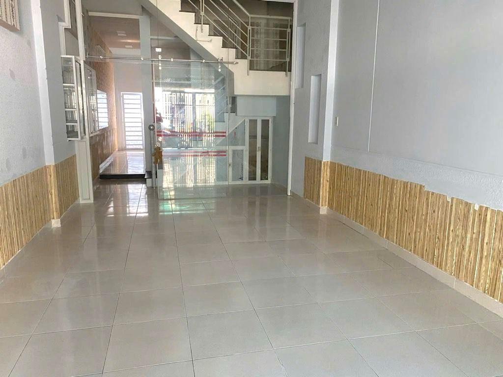 BÁN NHÀ ĐẸP CẠNH LÊ TRỌNG TẤ.N - NGÃ TƯ GÒ MÂ.Y - HẺM XE HƠI - ( 4X18M )