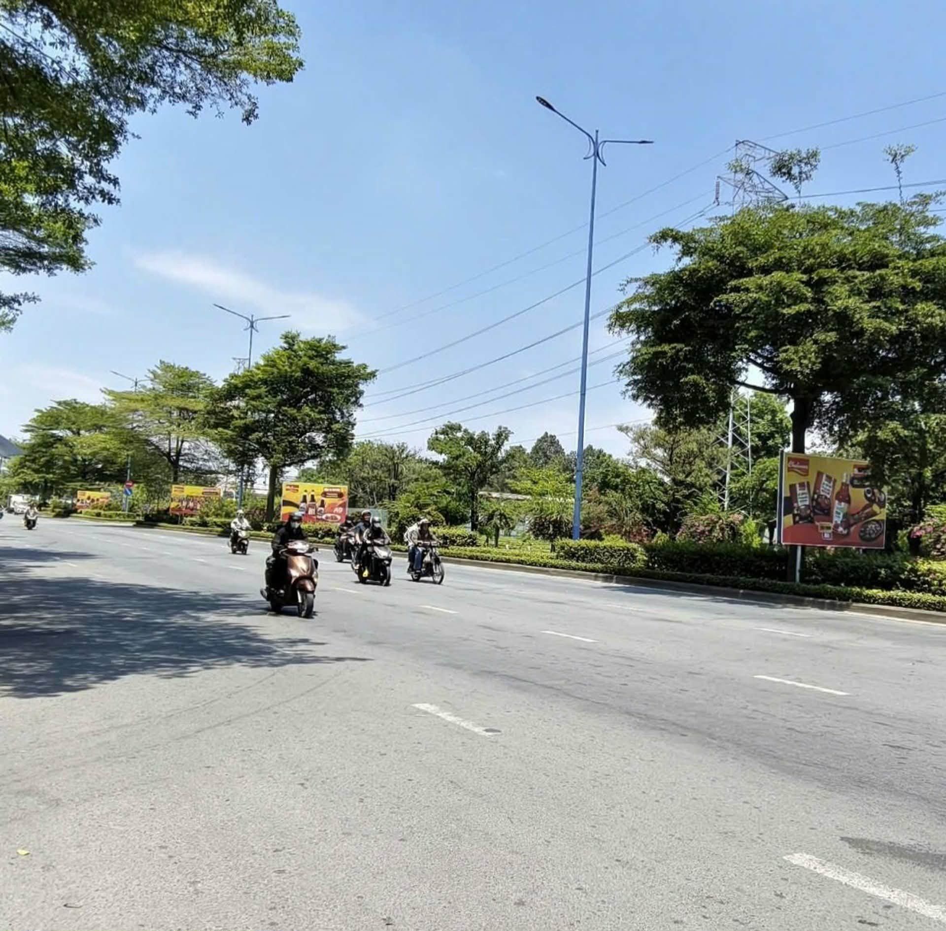 ▪︎Cần  bán nhanh căn nhà mặt tiền tại đường .hồ văn long , Q Binh tân - nhà 2 tầng - giá : nhỉnh 5 Tỷ