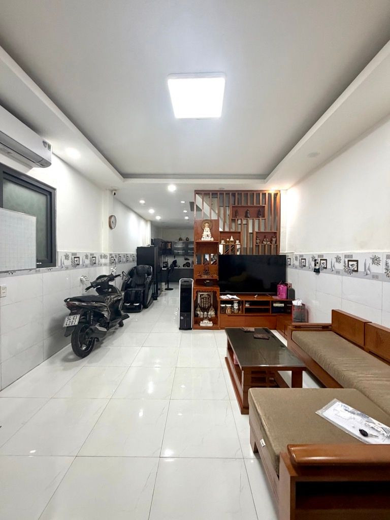 Bán nhà 52m² full thổ cư ngang 4.2m giá 5.35 tỷ tại Đường Hòa Bình Phường Hòa Bình