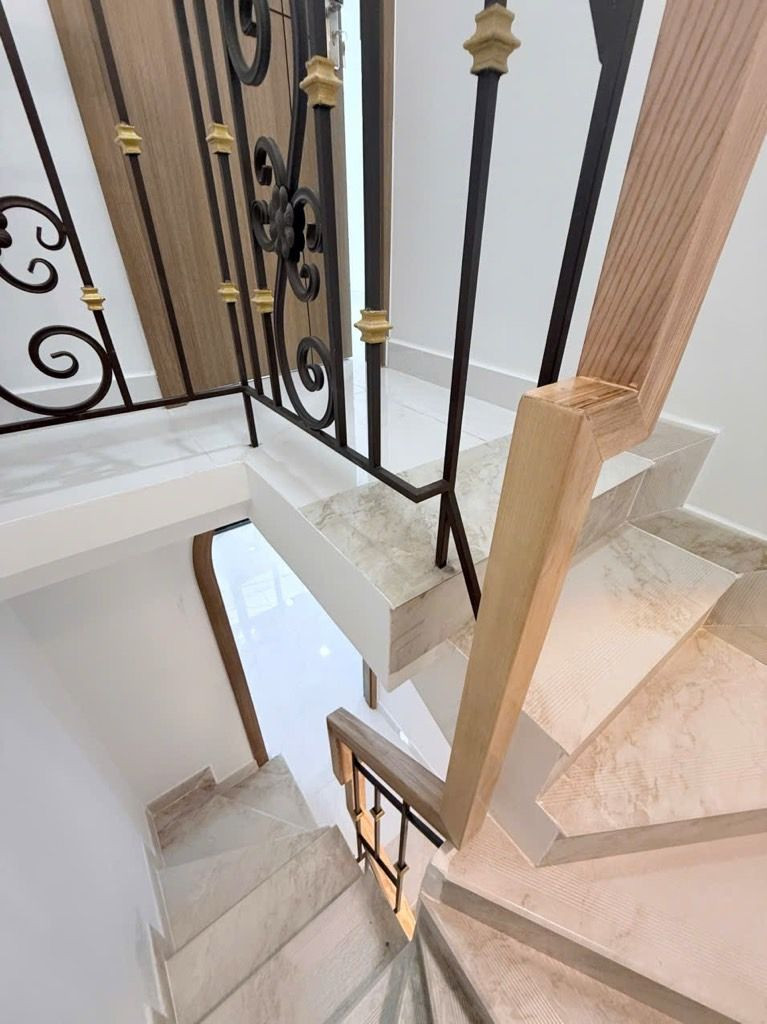 💥NHỈNH 2 TỶ CÓ NGAY NHÀ MỚI - 3 TẦNG - LŨY BÁN BÍCH - TÂN PHÚ - FULL NỘI THẤT💥
✅Kết cấu 1 trệt 2 lầu 2PN, 3WC, nhà mới full nội thất dọn vào ở ngay.
✅Vị trí gần chợ, trưởng học, tiện ích đầy đủ, giáp Quận 11, Quận 6
✅Sổ hồng riêng, công chứng ngay