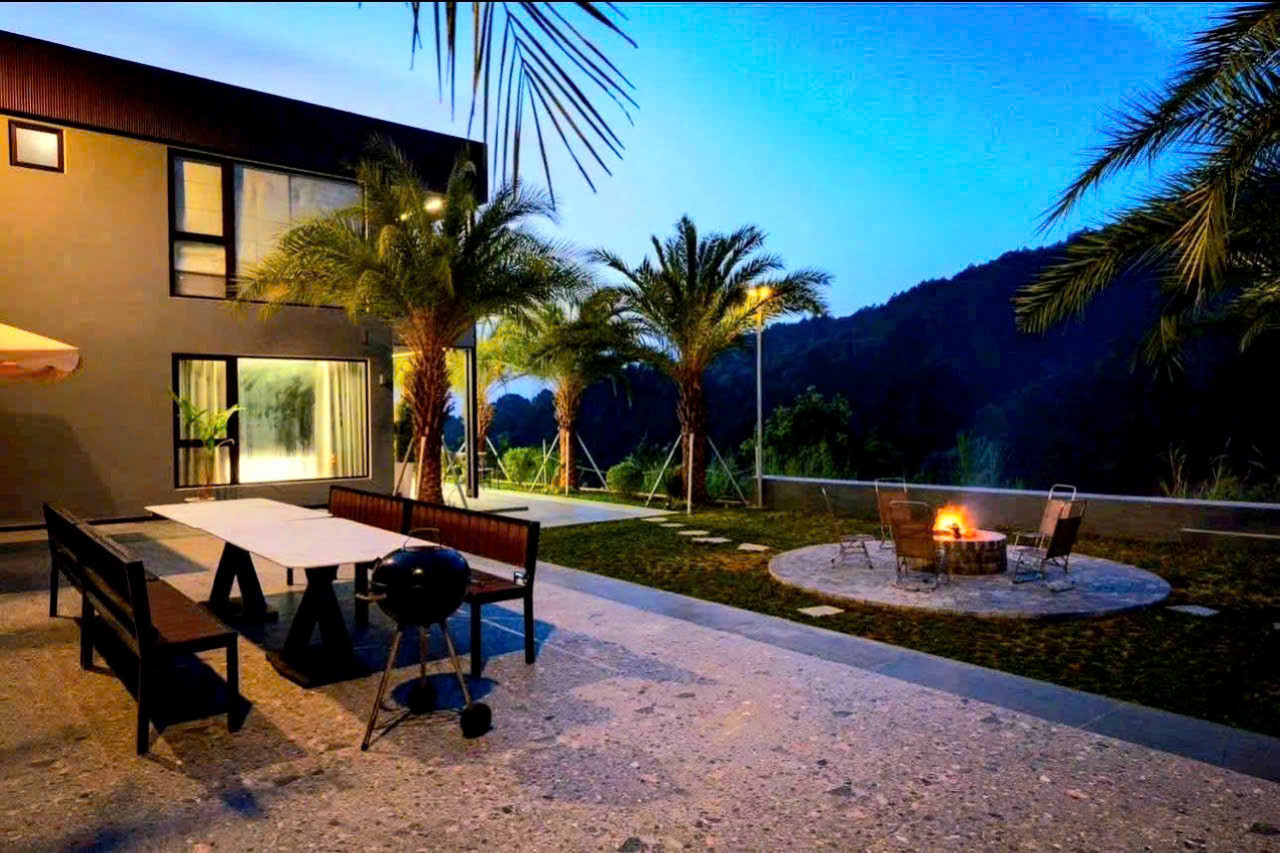 Bán nhà sân vườn góc 2 mặt tiền view rừng thông gần khu du lich Hồ Tuyền Lâm Đà Lạt