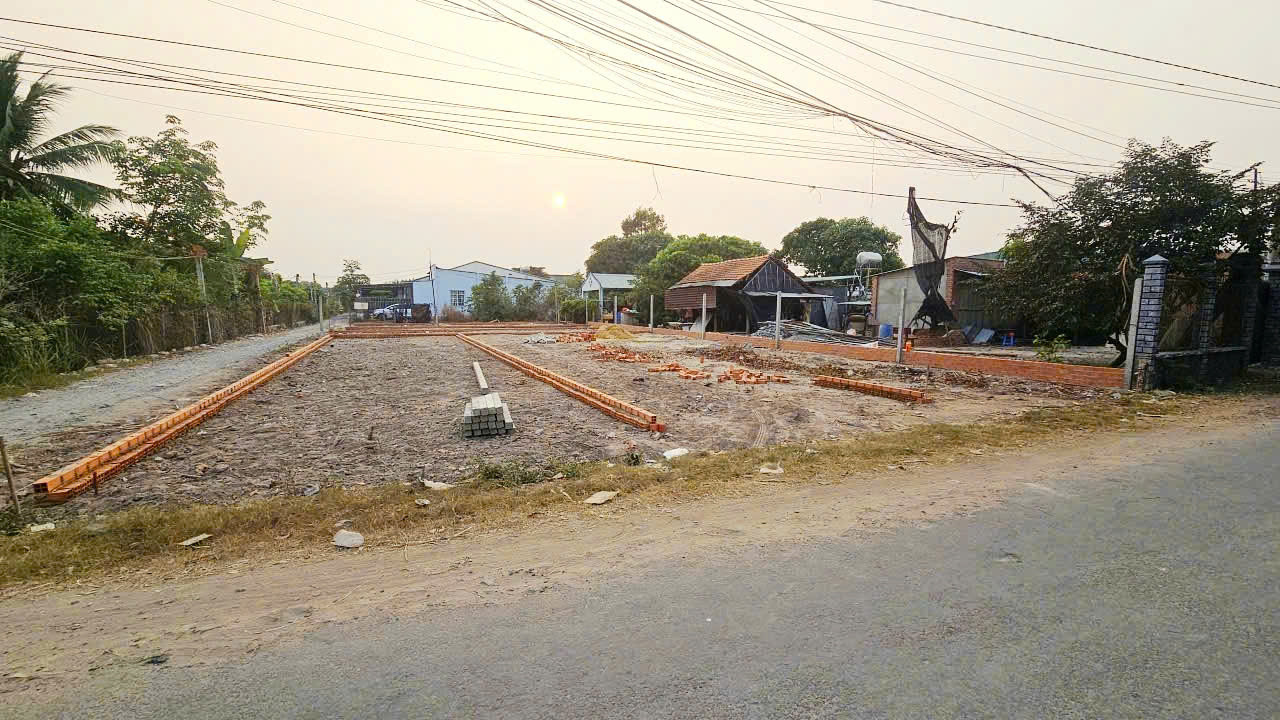 Đất thổ cư MT nhựa, 1 sẹc QL22, thuận tiện kinh doanh, SHR, Giá 995 Triệu.