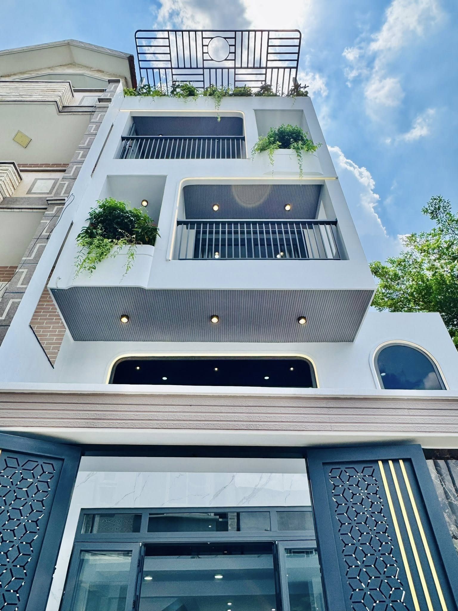 Cơ hội đầu tư nhà ngộp, Đường Hòa Hưng, P12, Q10, DT 80m2, Giá 3tỷ900tr, Cho thuê 28tr, Sổ riêng.