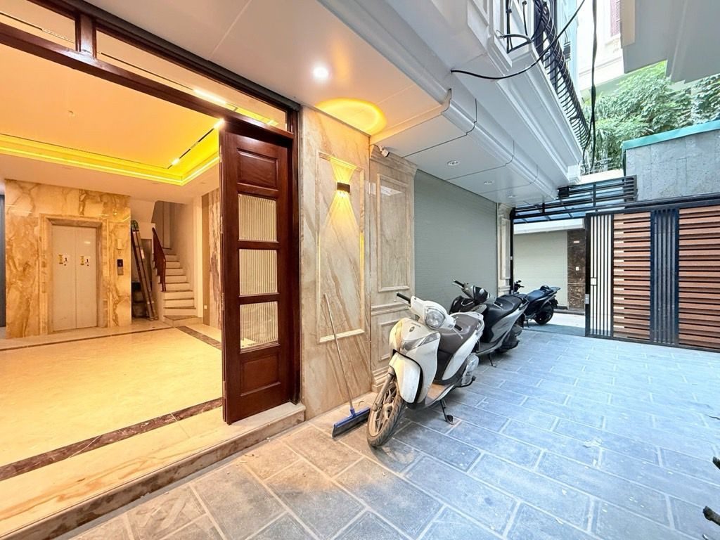 Hoa lư, 38m x 5tầng x 3PN, đủ công năng gần ôtô đỗ, sát công viên thống nhất, an sinh tốt