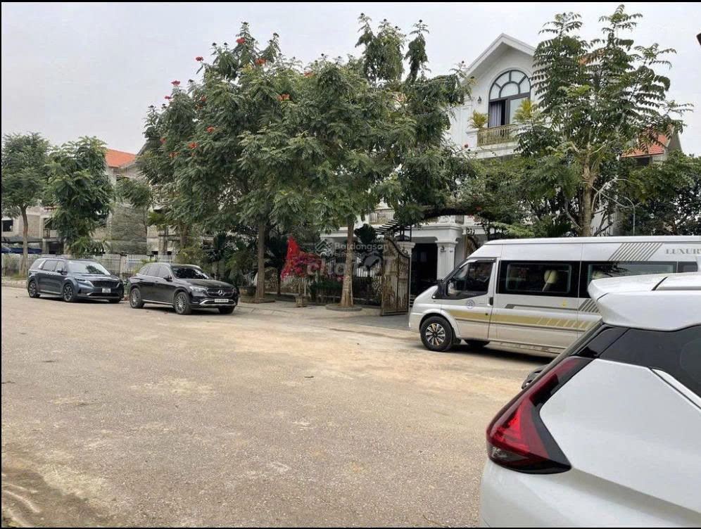 Bán Biệt thự đơn lập, căn góc: 425 m2, Mặt tiền 17 m, Đường 30m - Khu đô thị Quang Minh