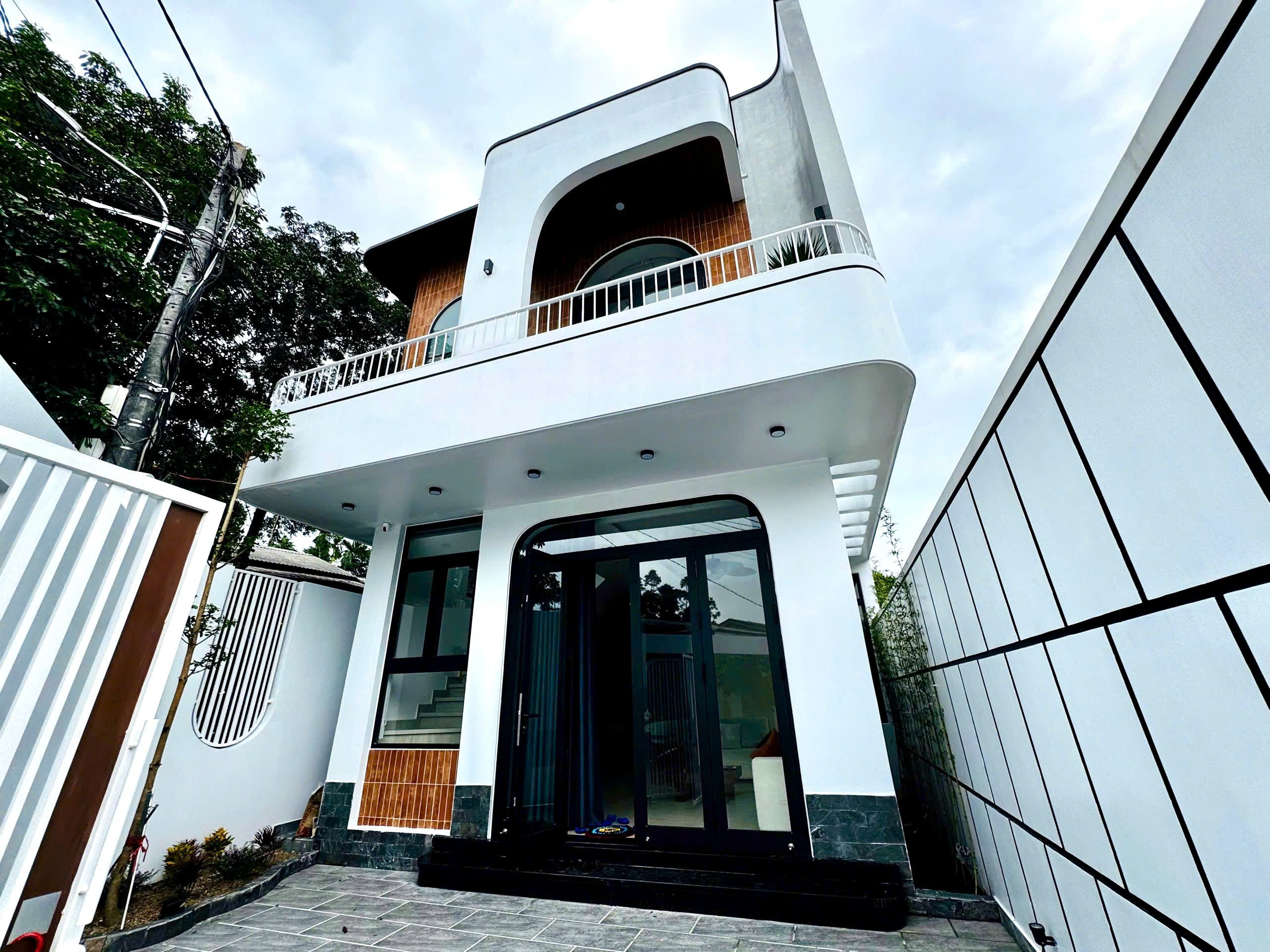 Bán nhà đẹp 2 tầng Hoài Thanh , Thuỷ Xuân , Huế ô tô tránh nhau giá chỉ 2,950 Tỷ - Nội Thất Sẵn ✅