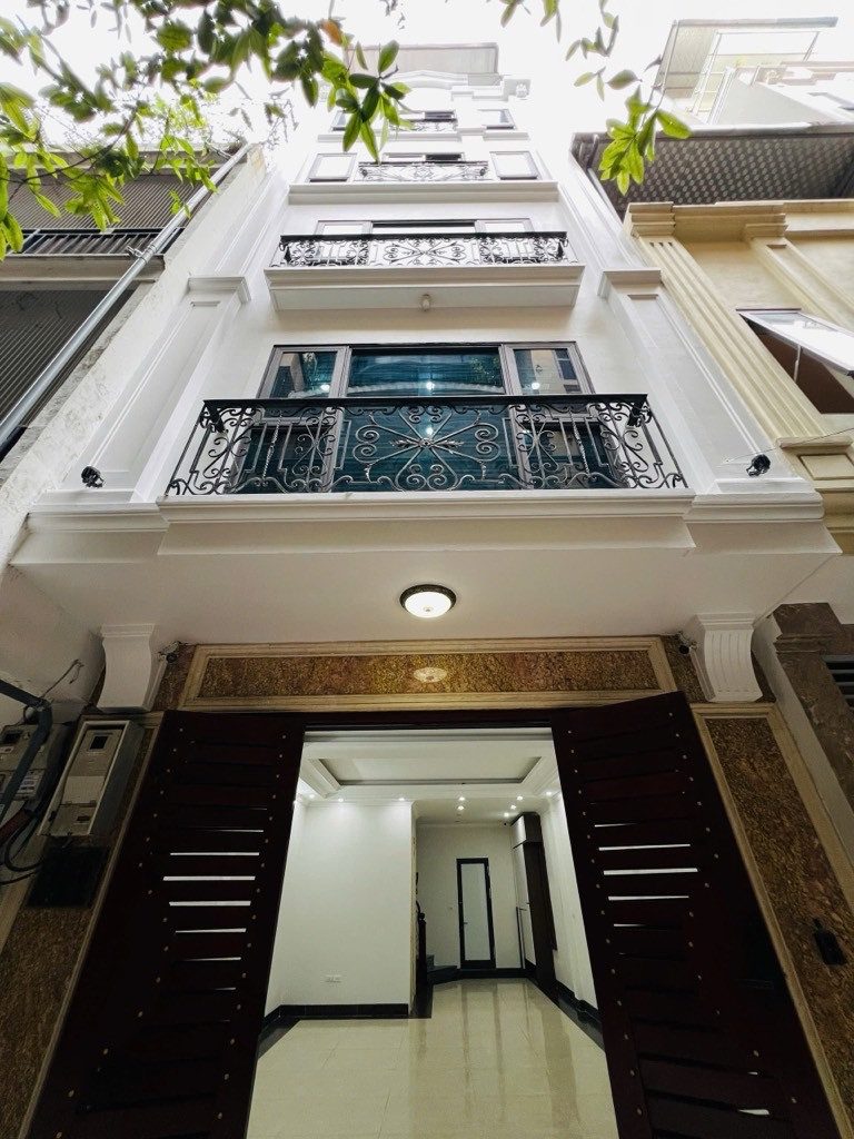 Bán nhà 59m² full thổ cư ngang 5m giá 30.8 tỷ tại Đường Hoàng Cầu Phường Đống Đa