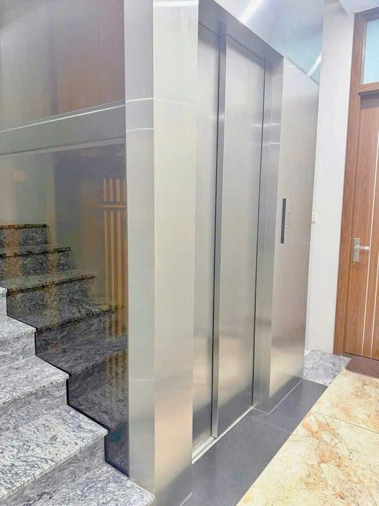 Bán nhà 80m² full thổ cư ngang 5m giá 40 tỷ tại Đường Hoàng Cầu Phường Ô Chợ Dừa