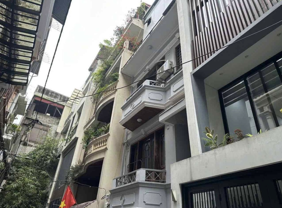 Bán Nhà riêng 60m² thổ cư 55m² giá 26 tỷ tại Đường Hoàng Cầu Phường Ô Chợ Dừa Hà Nội