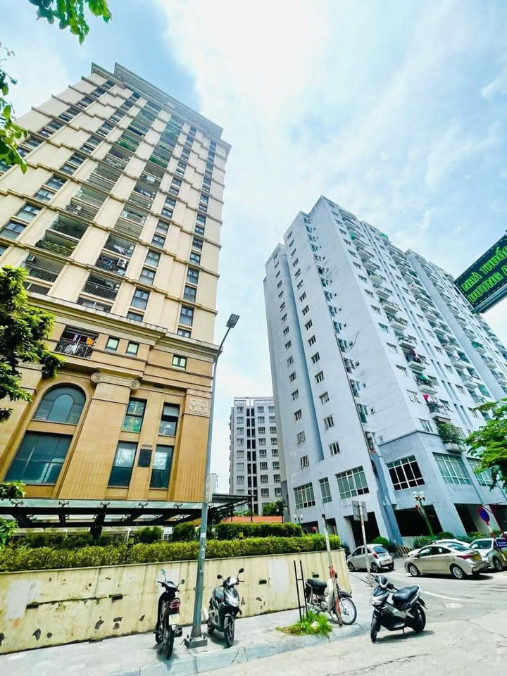 Bán chung cư Hoàng Cầu, Đống Đa, 80m2, nhà đẹp ở luôn, sổ hồng vĩnh viễn