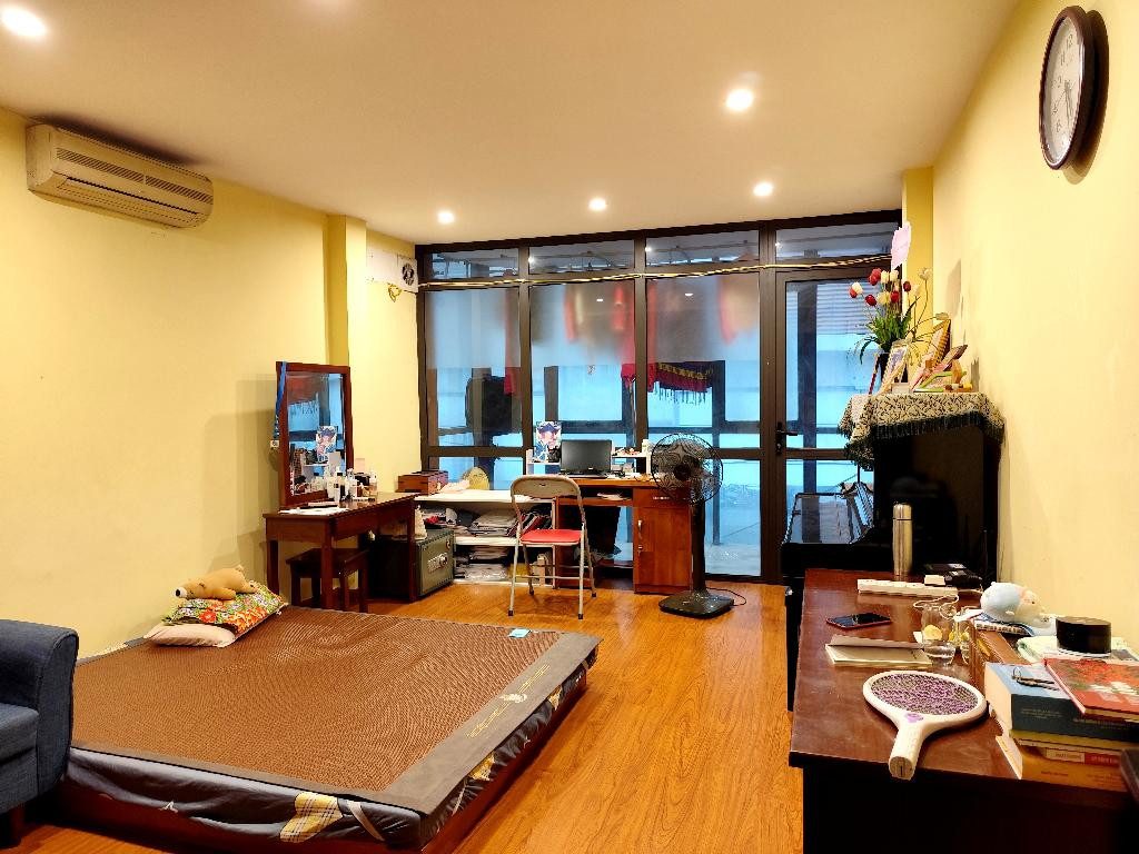 Bán nhà mặt phố Hoàng Cầu 52m, gần hồ Hoàng Cầu, kinh doanh đỉnh, 11,9 Tỷ