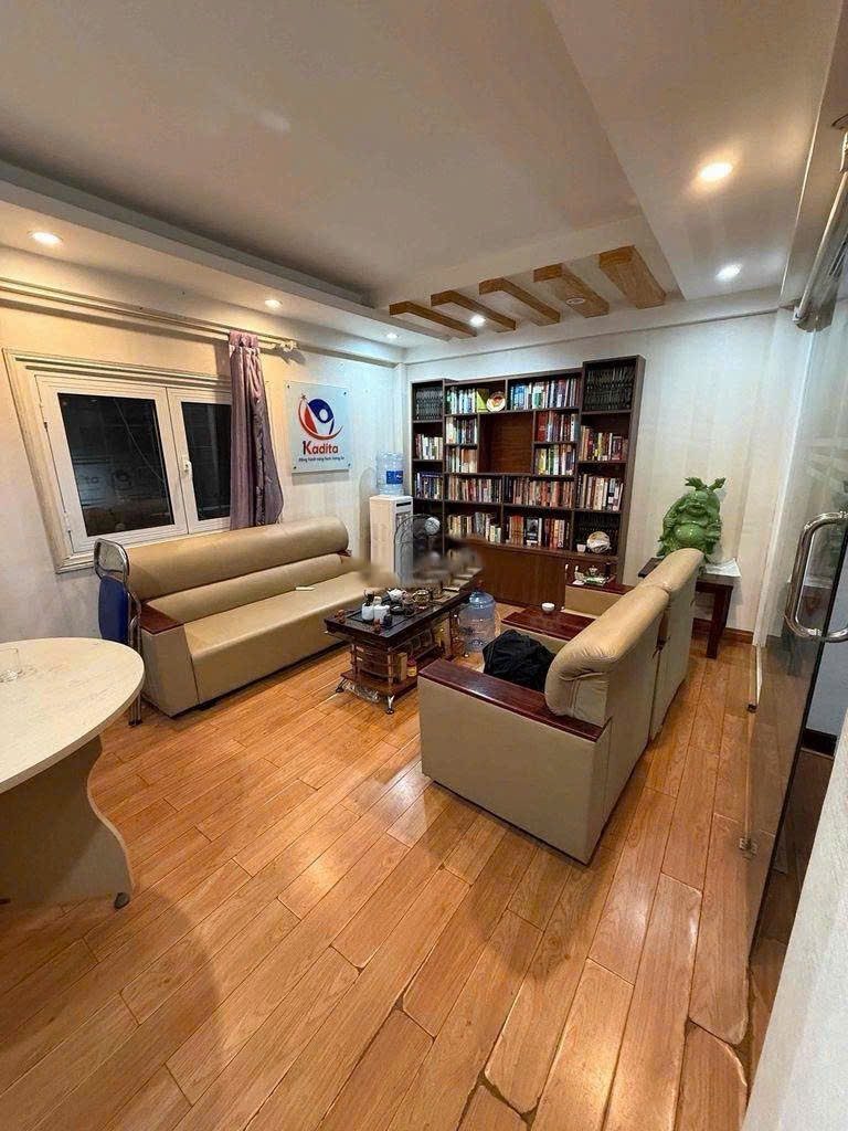 Cho Thuê Nhà Đường Hoàng Cầu - Đống Đa 68M² 4 Tầng 5 Ngủ - Full Nội Thất - Ở, Kinh Doanh - Giá Thuê 25tr