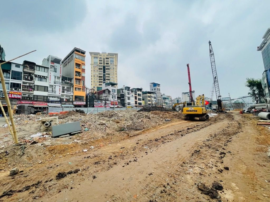 Nguyễn Phúc Lai, 40m x Mt 7 m, đất vàng , sát vành đai 1, tiện ích vây quanh.
