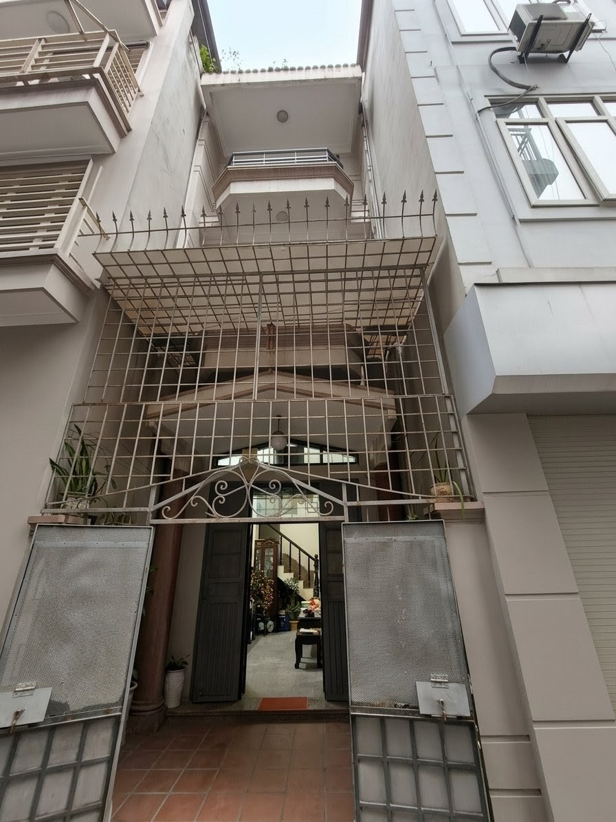 Nhà đẹp Hoàng Cầu 💥 Tầm nhìn đầu tư, tài sản phân lô ô tô đỗ cửa hiếm – 50m2 x 4 tầng, tầm giá 16 tỷ