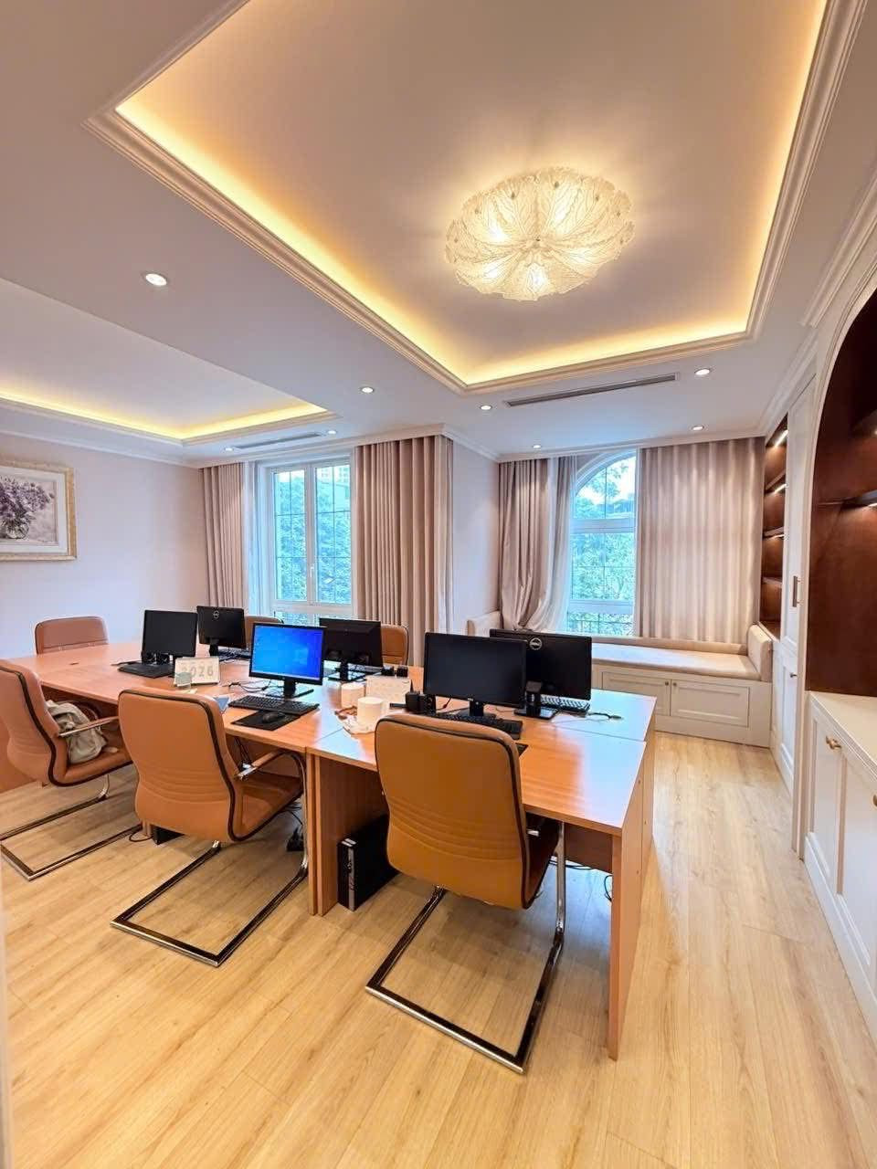 HOÀNG CẦU 72M² - MT 7M - Ô TÔ TRÁNH - VỈA HÈ RỘNG - Ở, KINH DOANH ĐỈNH.