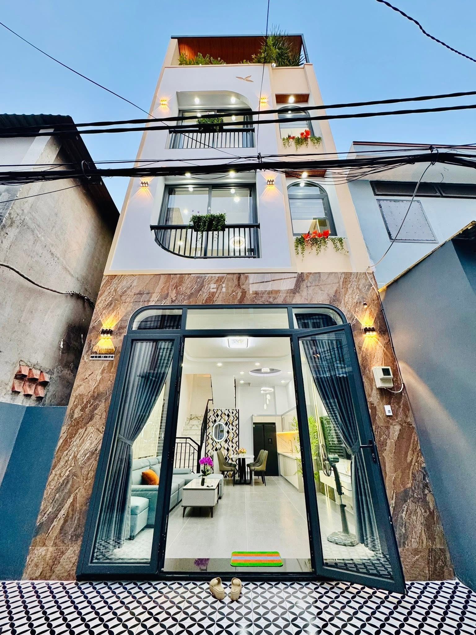 Chủ Định cư nước ngoài . Đ Hoàng Diệu, P4, Q3. DT 80m2 (5x16). Hẻm 8m. Đang cho thuê 28tr/tháng. Sổ hồng riêng chính chủ.