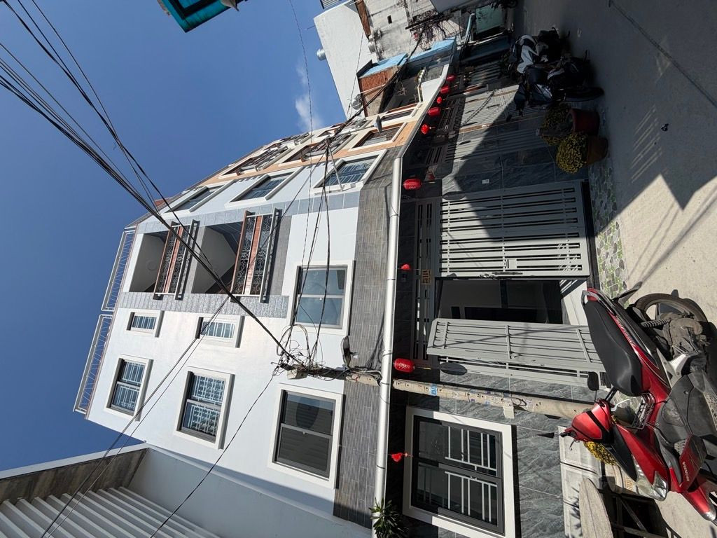 Bán nhà hoàng diệu, 5 tầng căn góc, gần san bay, công viên