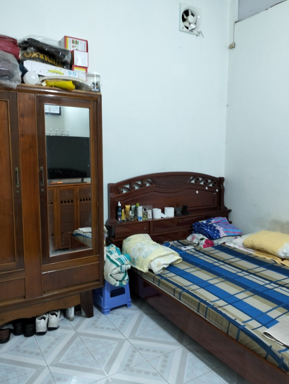 BÁN NHÀ CẤP 4 CÒN Ở TỐT HẺM XE  MÁY TRÁNH NHAU HOÀNG HOA THÁM, GẦN BIỂN BÃI TRƯỚC