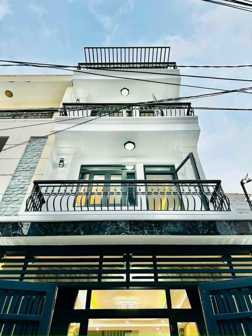 Kẹt tiền bán gấp nhà 55m2 Hoàng Hoa Thám, P5, Bình Thạnh, cho thuê 22tr, giá 2 tỷ 750tr, sổ riêng