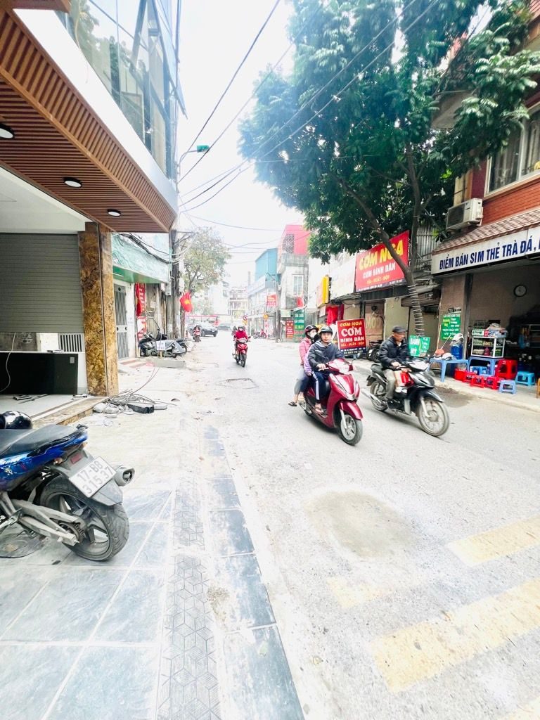 ĐẸP NHẤT THỊNH LIỆT - VỈA HÈ - KINH DOANH SẦM UẤT - NỐI LIỀN MẶT PHỐ GIẢI PHÓNG - FULL NỘI THẤT CAO CẤP - THANG MÁY NHẬP KHẨU - CĐT UY TÍN 💥
🌷55M - 6 T - MT 3.5 - giá 21.3  tỷ 
 ☎️: 0336650467 em quyên 

✅ Mô tả : Nhà CĐT xây mới hoàn thiện cực kì tâm