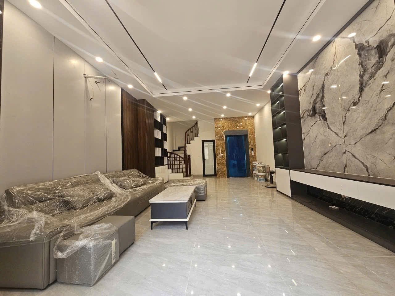 Bán nhà 40m² full thổ cư ngang 4m giá 9.3 tỷ tại Đường Hoàng Liệt Phường Hoàng Liệt
