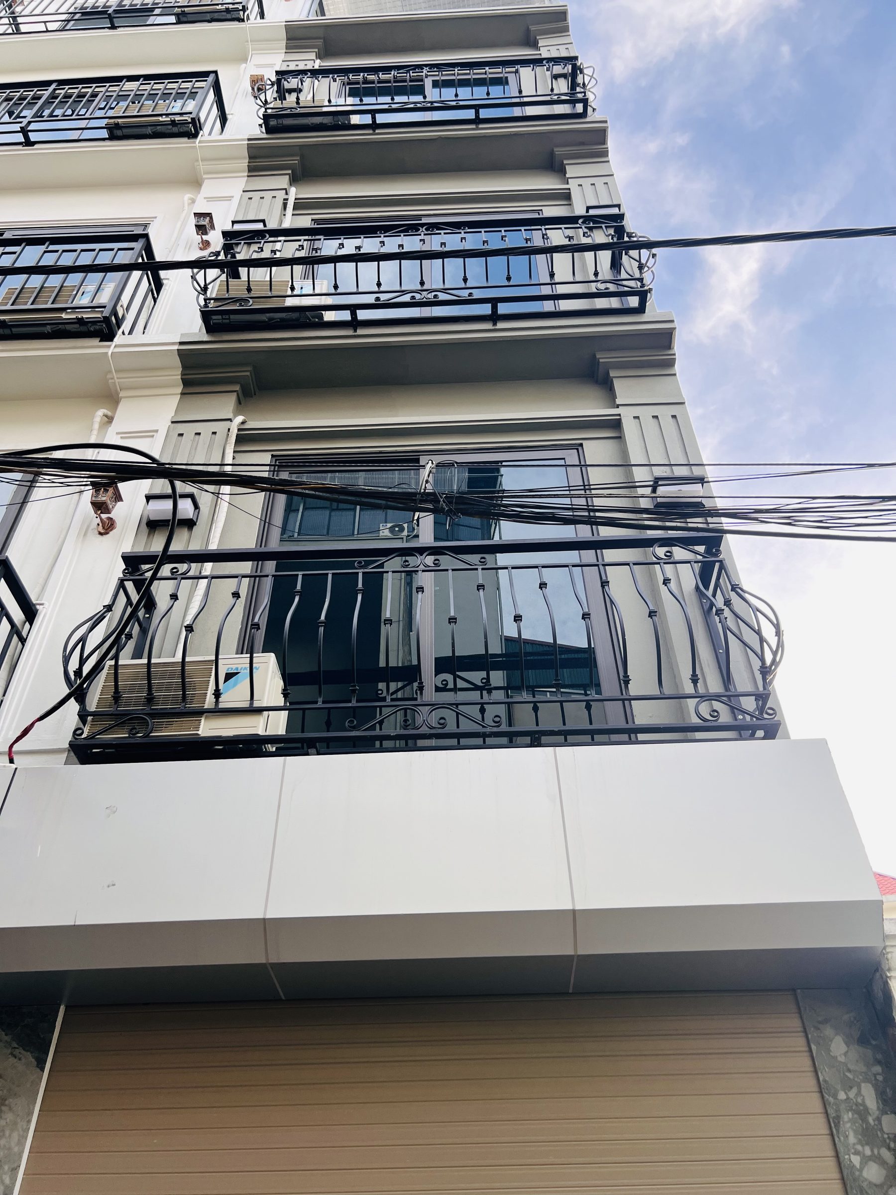 Hoàng liệt hoàng mai bán nhà 30m 5tầng nhà mới xây rất đẹp ngõ oto đỗ cửa