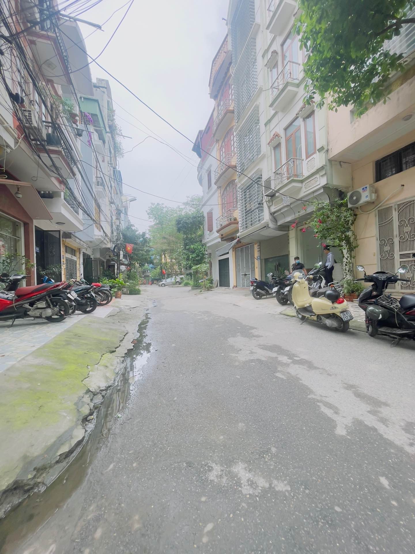 Bán nhà phân lô Đền Lừ, ô tô tránh, vỉa hè, 35m 5T, dân trí cao, 13.5 tỷ