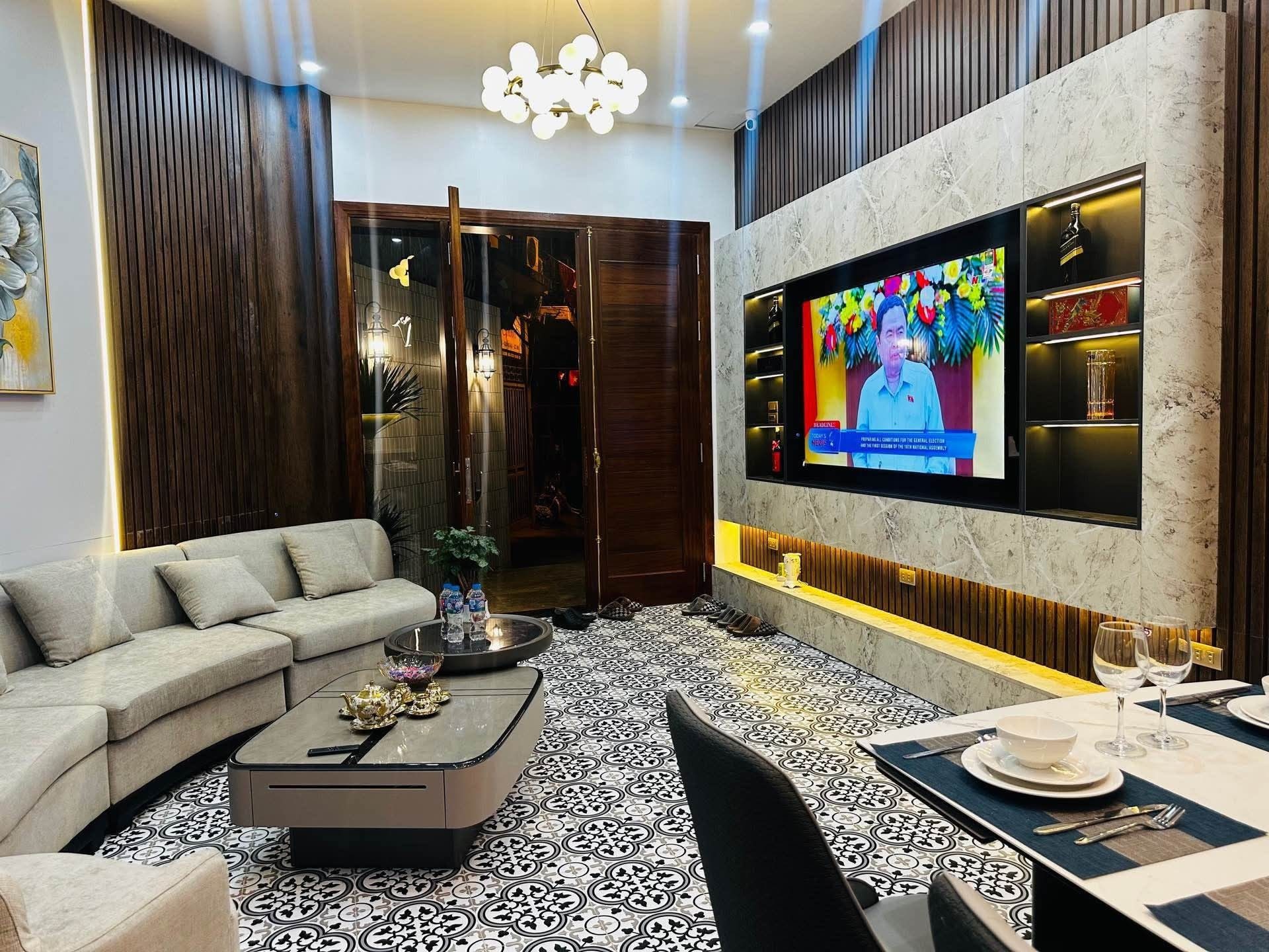 💥Nhỉnh 13 tỷ có nhà 75m2 ở Hoàng Mai - Sân trước nhà rộng 4m cực thoáng - VF3 đỗ cửa💥