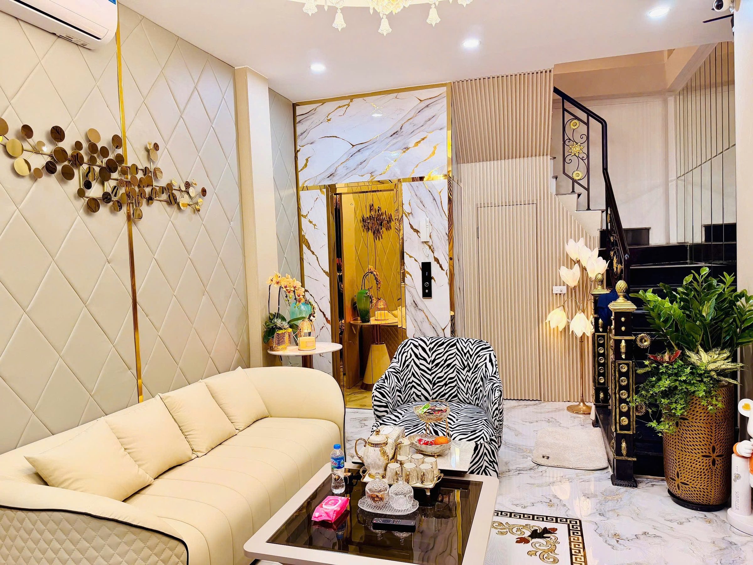 💥Nhỉnh 9 tỷ nhà đẹp Hoàng Mai - Ngõ nông - Nở hậu - Thang máy - Nội thất nhập khẩu💥