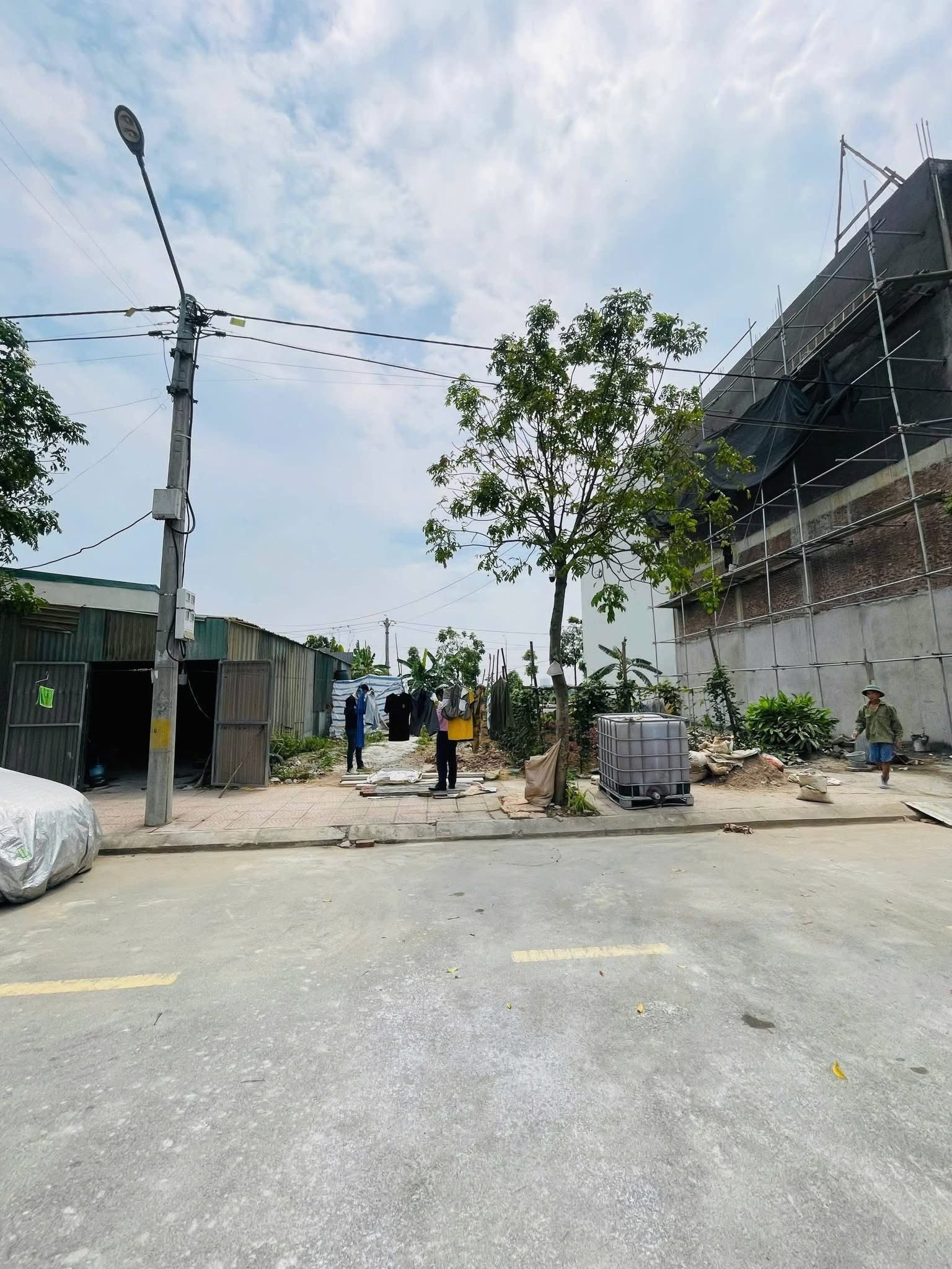 🔥 ĐẤT ĐẤU GIÁ X3 MINH KHAI – HOÀI ĐỨC 🔥  
70m² – ô tô tránh – vỉa hè kinh doanh – gần Vành đai 4.  
Khu dân trí cao, vị trí đẹp, cực hiếm nhà bán.  
💰 Giá  7,7 tỷ