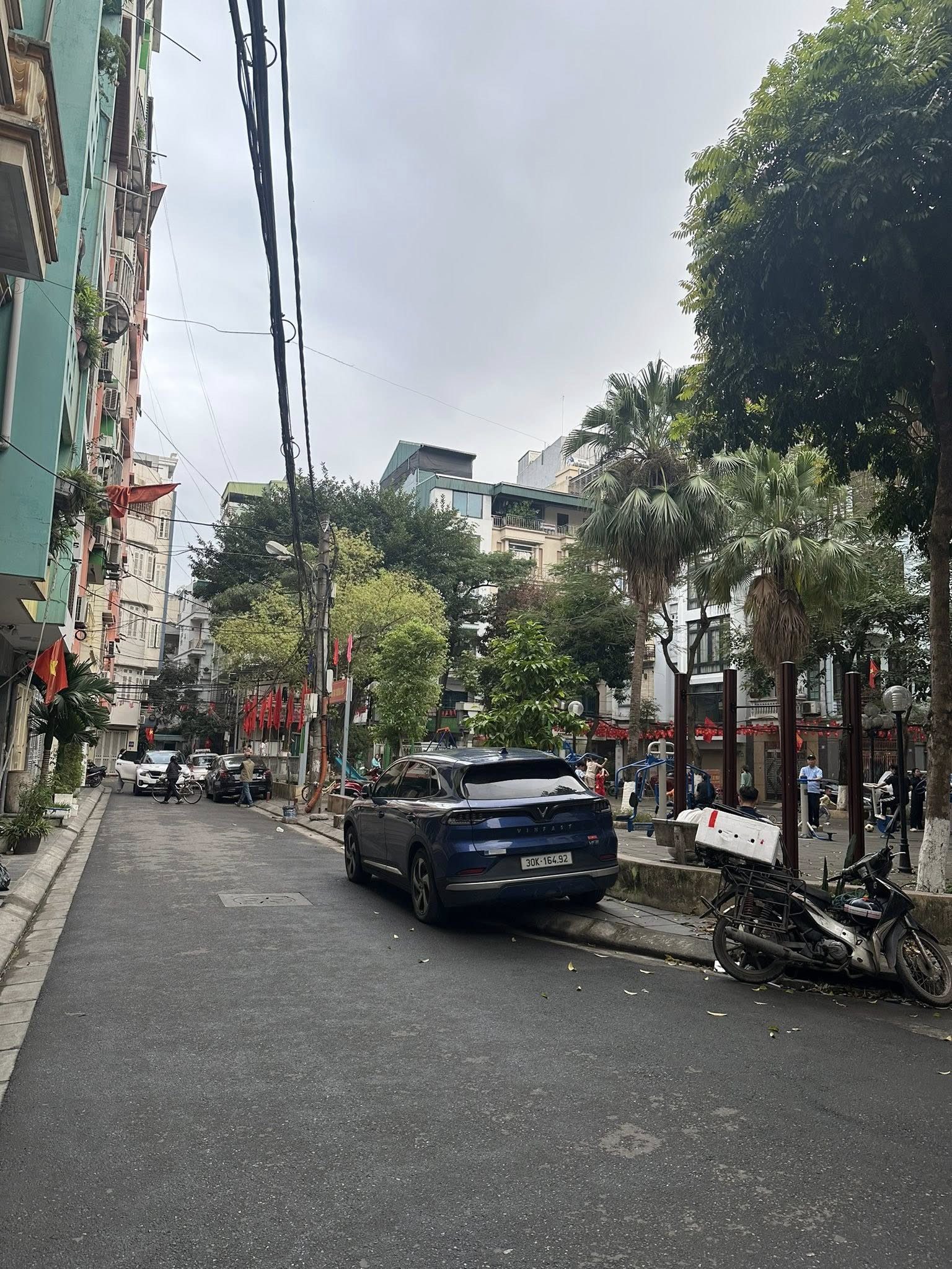 BÁN NHÀ MẶT NGÕ Ô TÔ TRÁNH ĐƯỜNG NGUYỄN NGỌC VŨ. 60M2 - 5 TẦNG.