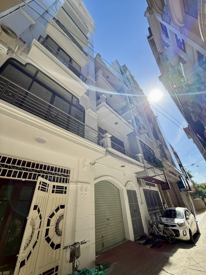 Bán nhà 8 tầng thang máy Hoàng Quốc Việt 52m², MT 5m, ô tô tránh, phù hợp cho thuê – 29 tỷ