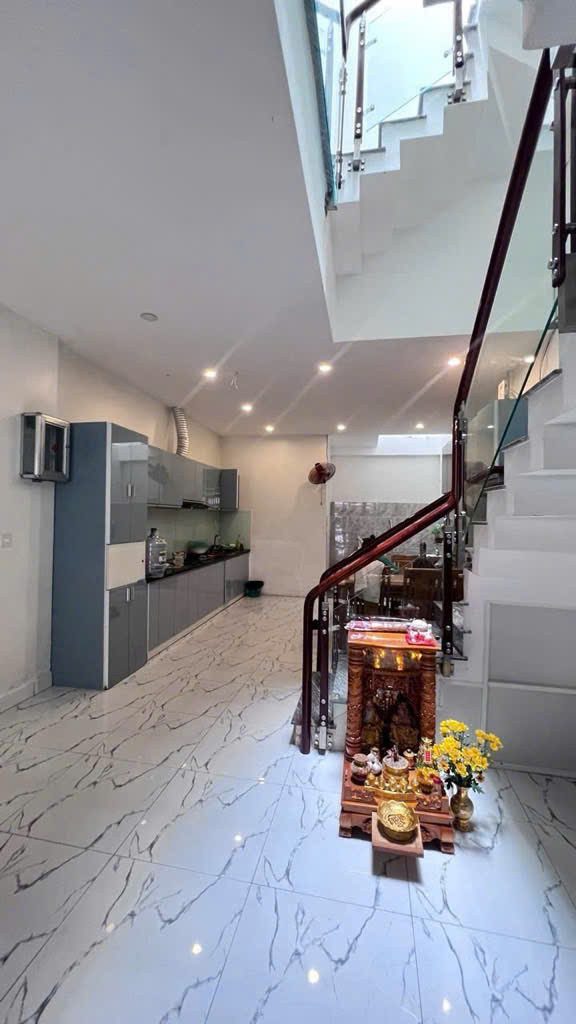 NHÀ ĐẸP - HẺM HOÀNG VĂN THỤ - 3 TẦNG - GẦN CÔNG VIÊN - GẦN SÂN BAY TSN - KẾT NỐI LÊ VĂN SỸ