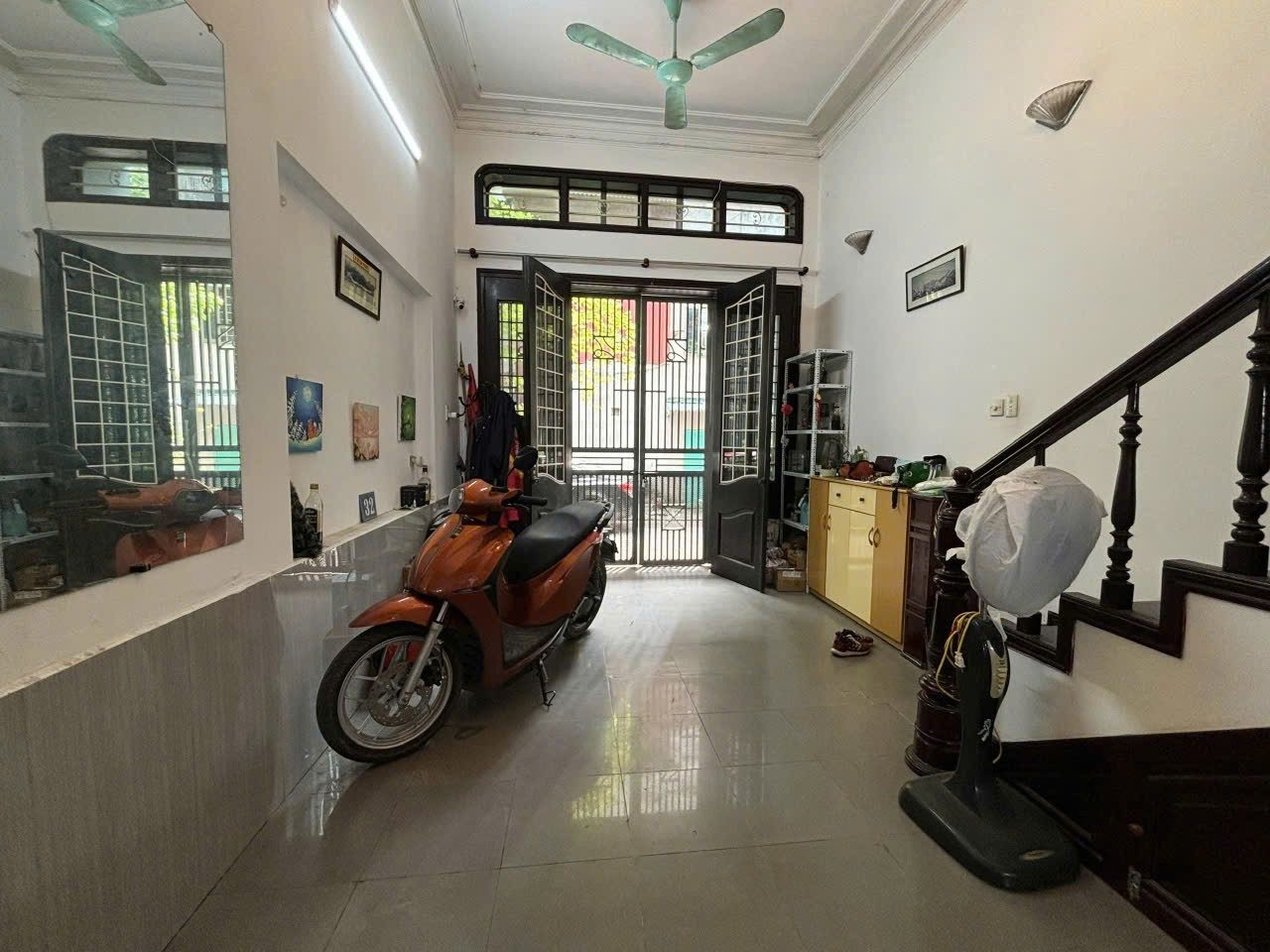 Cho Thuê Nhà Phố Hoàng Sâm - Nghĩa Đô Cầu Giấy 40M² 4 Tầng 4 Ngủ Full Đồ - Ô Tô Qua Nhà - Giá Thuê 17,9tr