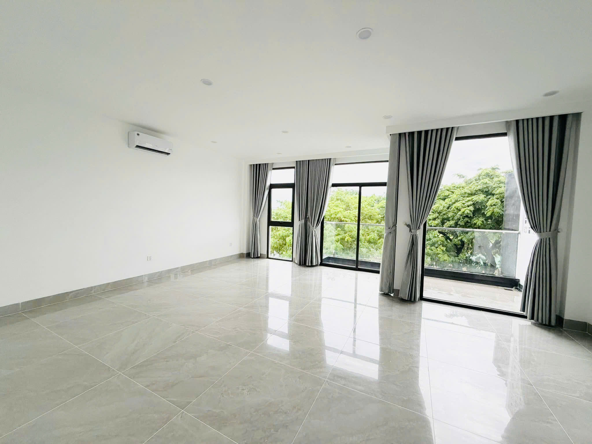 SHOPHOUSE 2 MẶT TIỀN TRƯỚC SAU ĐẠI LỘ HOÀNG THỊ LOAN - ĐÃ HOÀN THIỆN - GIÁ ĐẦU TƯ