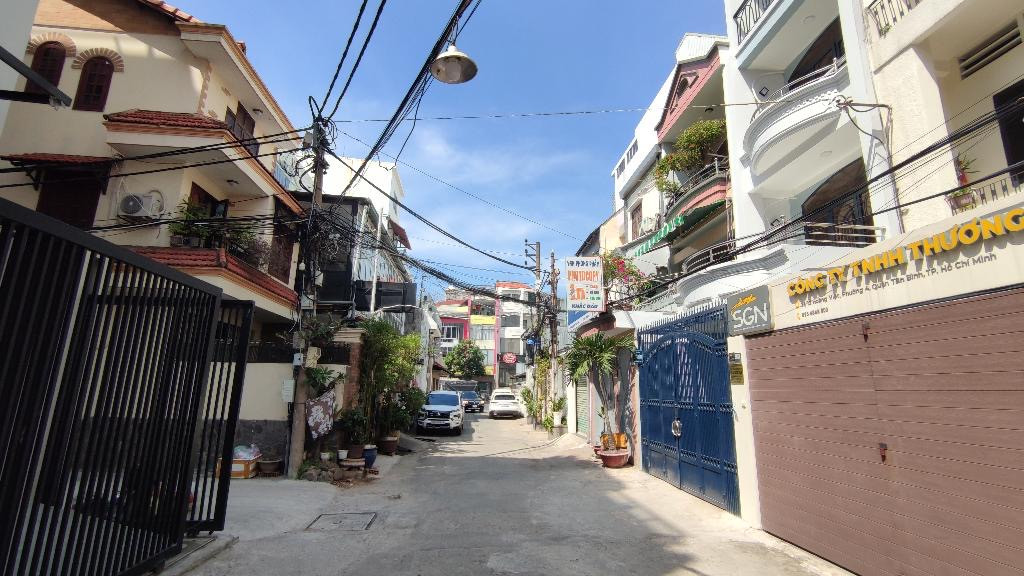 BÁN CHDV DÒNG TIỀN NGAY SÂN BAY - HĐ THUÊ 23TR/TH - GIÁ NHỈNH 14 TỶ - Ô TÔ ĐỖ CỬA