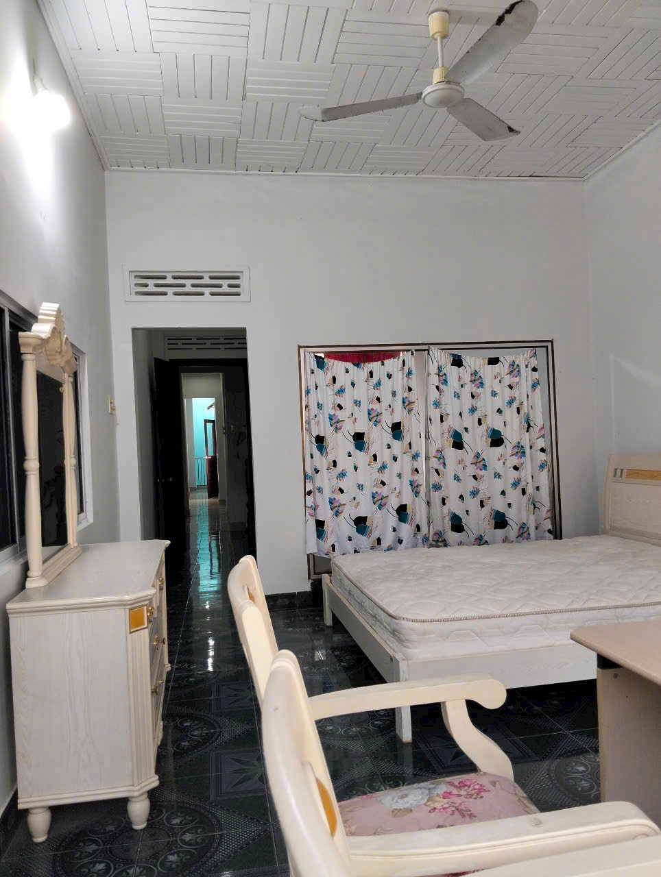 CHO THUÊ NHÀ NGUYÊN CĂN, ĐƯỜNG OTO GẦN HÒN CHỒNG, CÁCH BIỂN VÀI PHÚT ĐI BỘ. LH 0935 964 828 - E Hiền