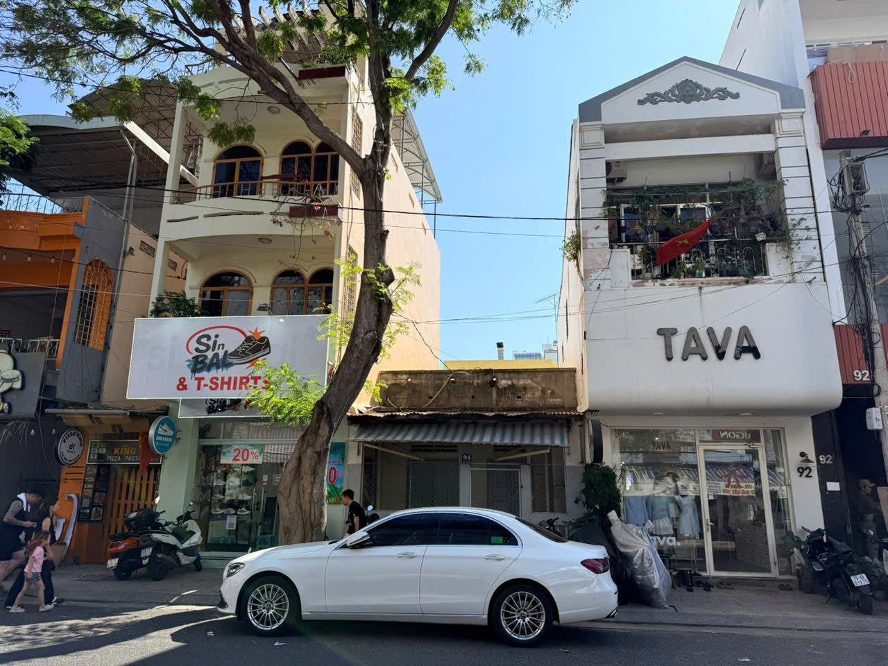 Cần bán căn nhà mặt tiền đường Hồng Bàng Diện tích: 94,9 m2 ngang 4,6 m Vị trí đẹp gần chợ Xóm Mới ngay khu phố ‘Hàn’